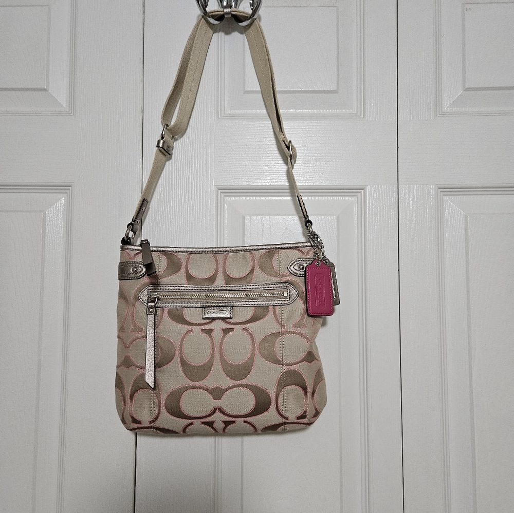 Coach Handbag - Picture 3 of 6